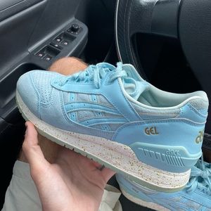 Lightly worn Asic gel.